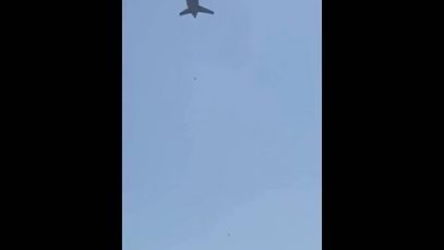 سقوط-دو-نفر-از-هواپیما_۱