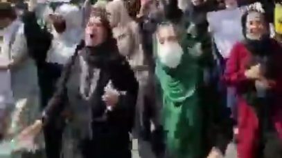 تظاهرات زناان در کابل.mp4_snapshot_00.10_[2021.09.08_14.43.26]