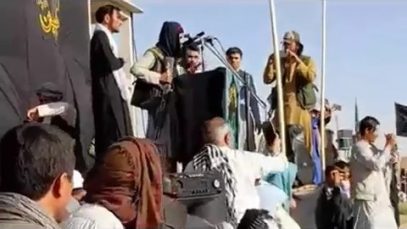 نوحه خوانی یکی از سربازان طالبان در مسجد علی‌آباد-مزار شریف۶]